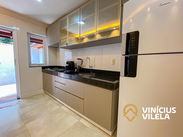 Casa com 3 suítes, sala climatizada, área gourmet privativa,