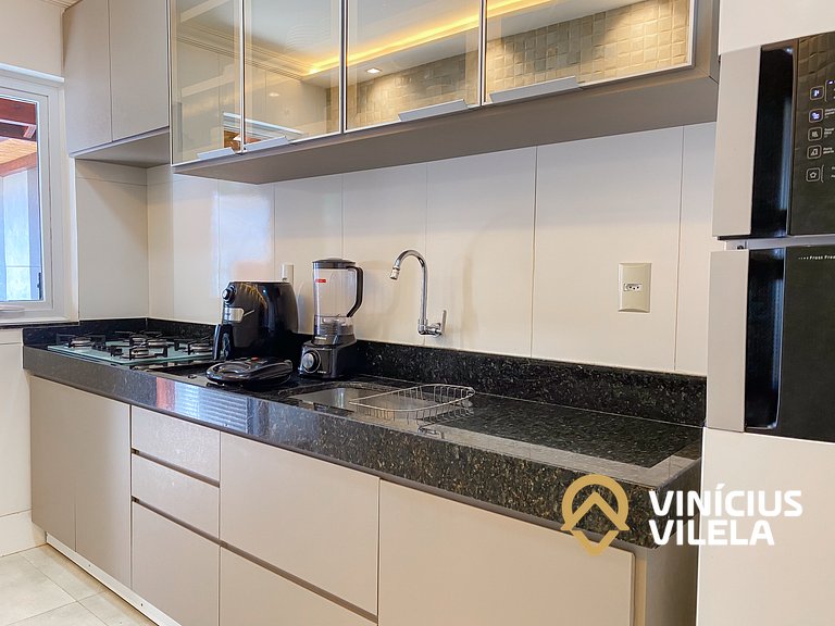 Casa com 3 suítes, sala climatizada, área gourmet privativa,