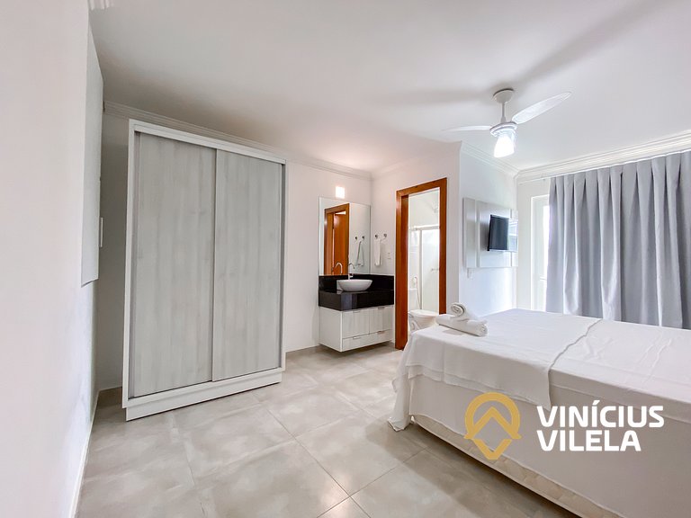 Casa toda climatizada com 2 suítes, gourmet privativo e inte