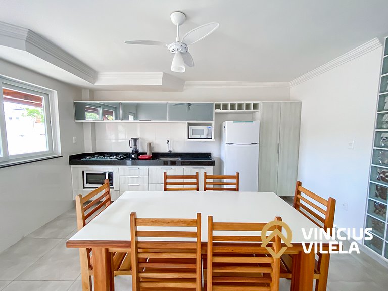 Casa toda climatizada com 2 suítes, gourmet privativo e inte