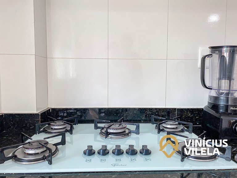 Casa toda climatizada com 2 suítes, gourmet privativo e inte