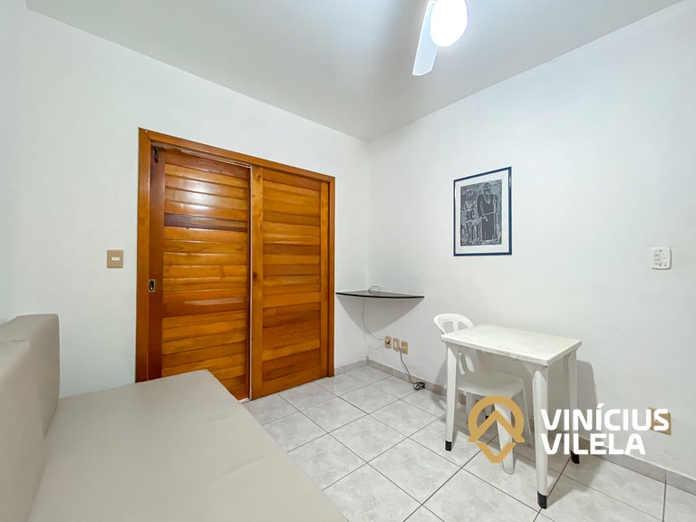 Flat 1Q frente a praia Taperapuã c/café da manhã