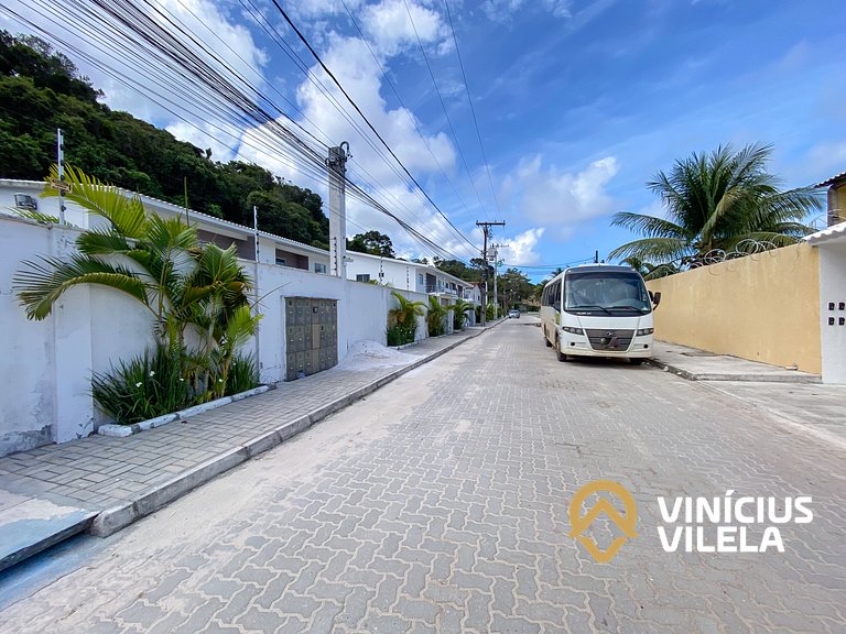 Apto Térreo com 2 quartos (ambos com ar split), sendo 1 suít