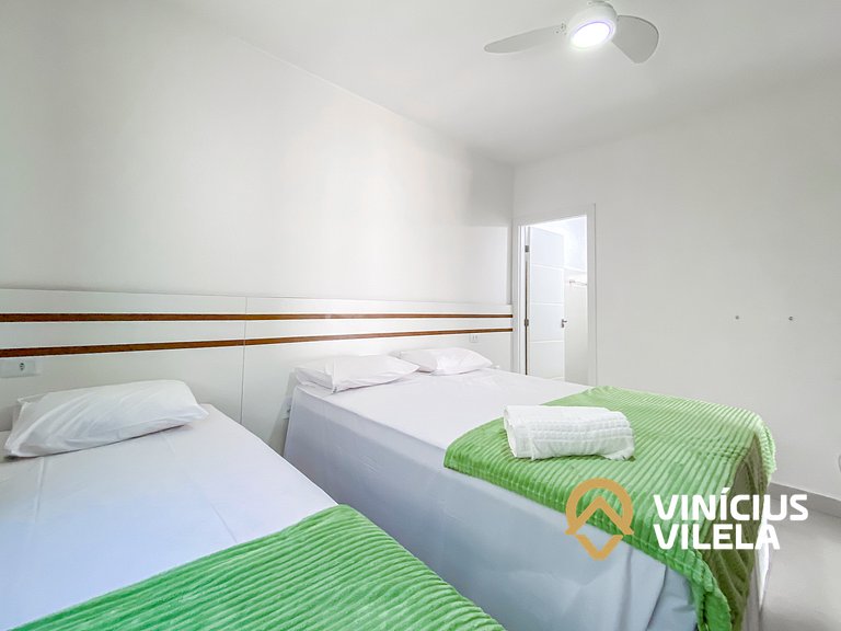 Apto Térreo com 2 quartos (ambos com ar split), sendo 1 suít