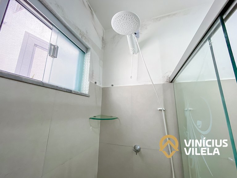 Apto Térreo com 2 quartos (ambos com ar split), sendo 1 suít