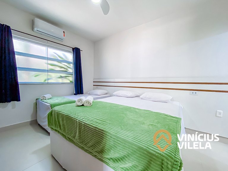 Apto Térreo com 2 quartos (ambos com ar split), sendo 1 suít