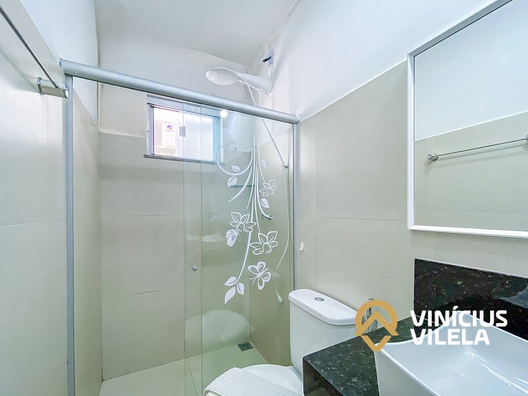 Apto Térreo com 2 quartos (ambos com ar split), sendo 1 suít