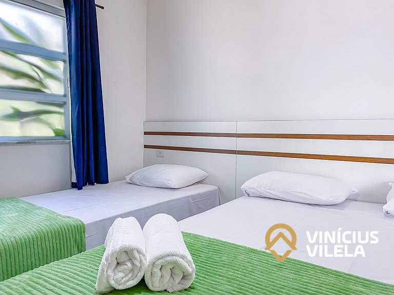 Apto Térreo com 2 quartos (ambos com ar split), sendo 1 suít