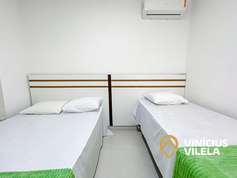 Apto Térreo com 2 quartos (ambos com ar split), sendo 1 suít