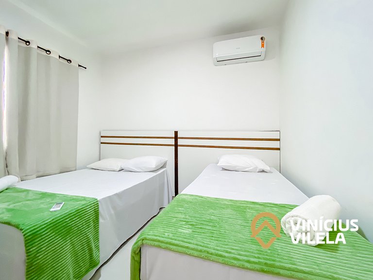 Apto Térreo com 2 quartos (ambos com ar split), sendo 1 suít