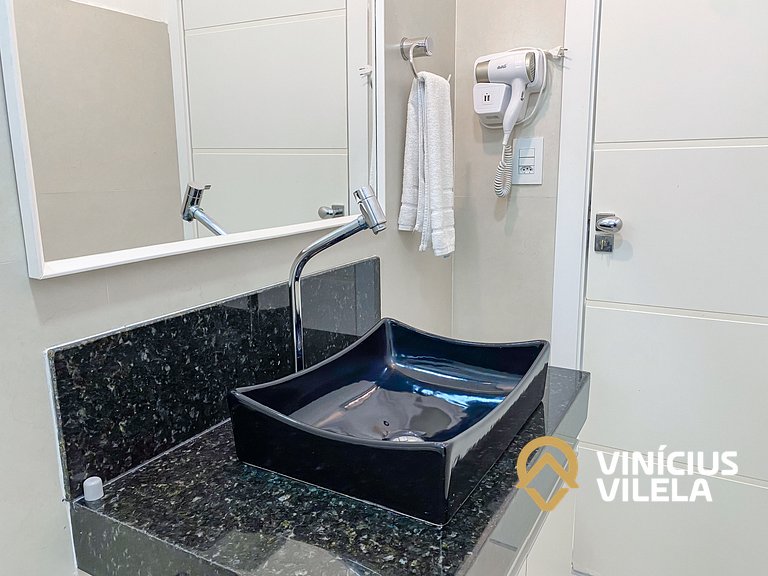 Apto Térreo com 2 quartos (ambos com ar split), sendo 1 suít