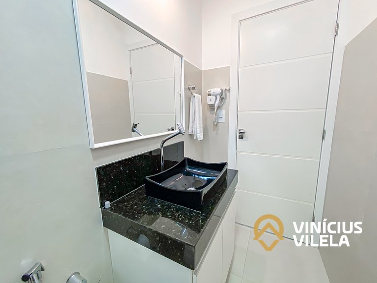 Apto Térreo com 2 quartos (ambos com ar split), sendo 1 suít