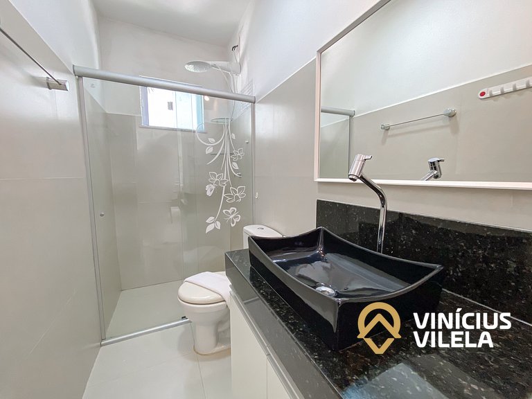 Apto Térreo com 2 quartos (ambos com ar split), sendo 1 suít