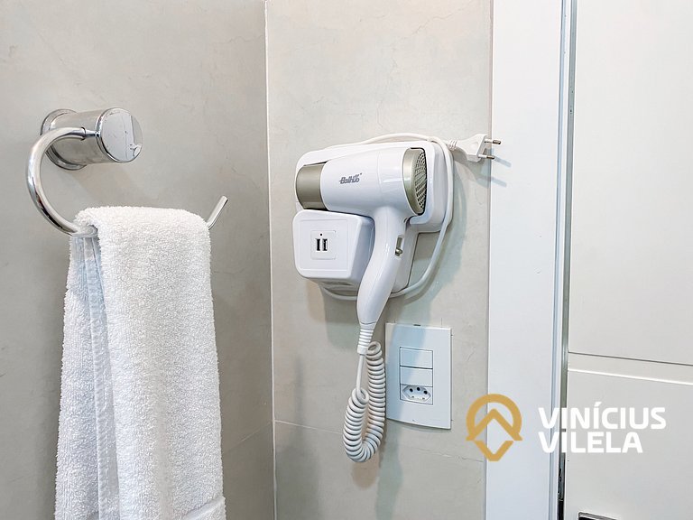 Apto Térreo com 2 quartos (ambos com ar split), sendo 1 suít