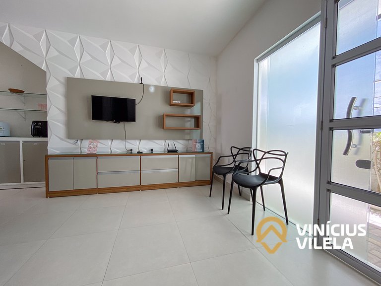 Apto Térreo com 2 quartos (ambos com ar split), sendo 1 suít