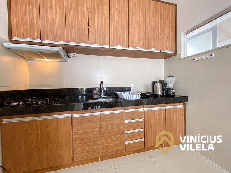 Apto Térreo com 2 quartos (ambos com ar split), sendo 1 suít