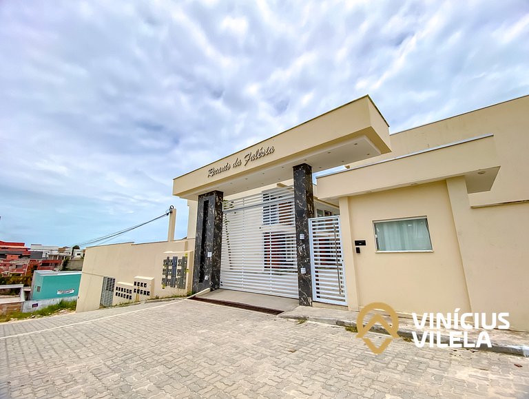 Casa duplex com 3 quartos, sendo 2 suítes a aproximadamente