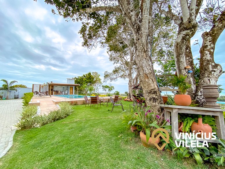 Casa duplex com 3 quartos, sendo 2 suítes a aproximadamente