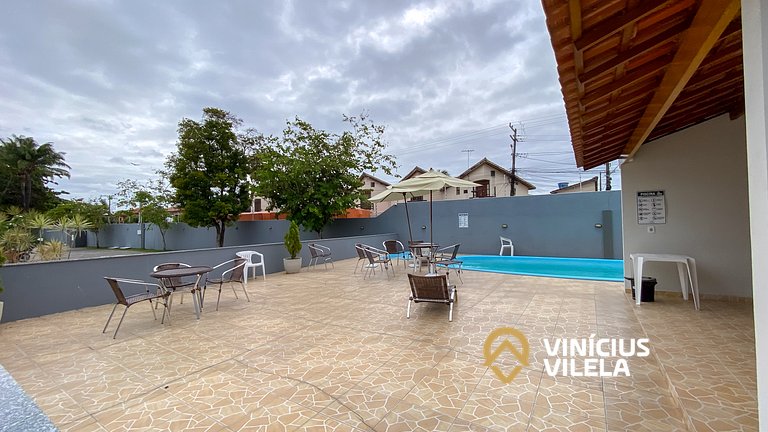 Apartamento 2Q no condomínio Vila Tropical, a uma quadra da