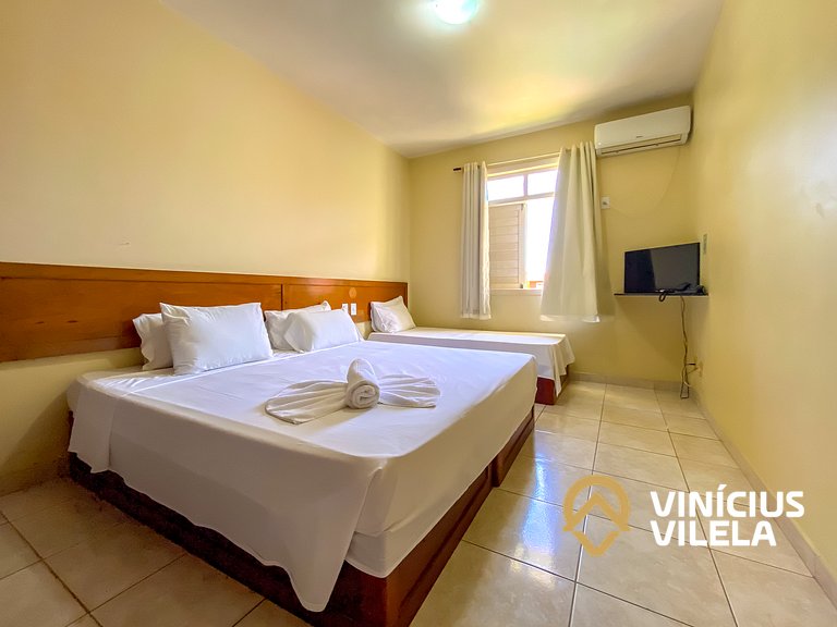 Flat 1 com quarto frente praia de Taperapuã