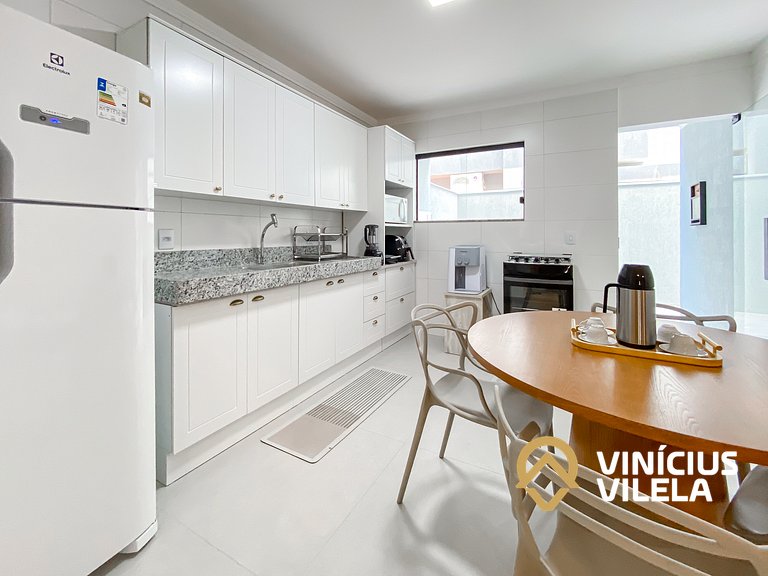 Apê Térreo 3Q prox. a praia de Taperapuã (Axé Moi)