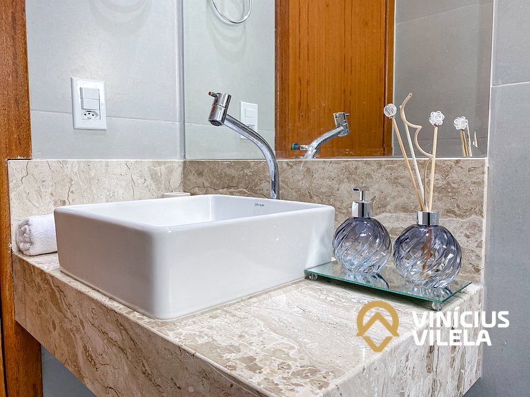 Apê 3Q Frente a praia do Mutá cond. com piscina