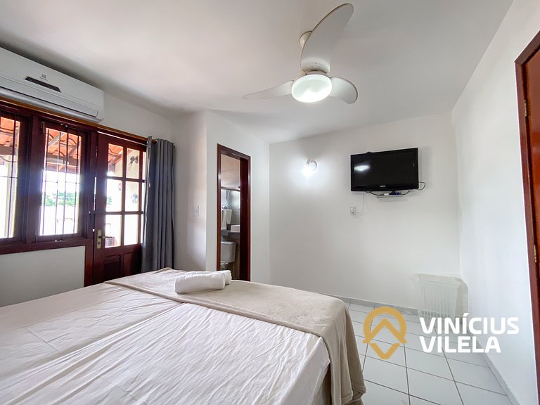 Casa com 3 suítes ambas com ar condicionado e TV, sala clima