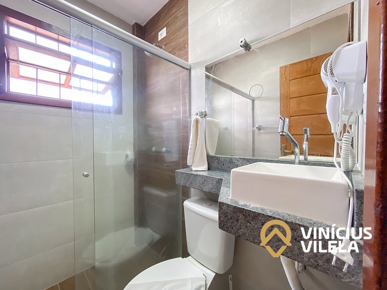 Casa com 3 suítes ambas com ar condicionado e TV, sala clima