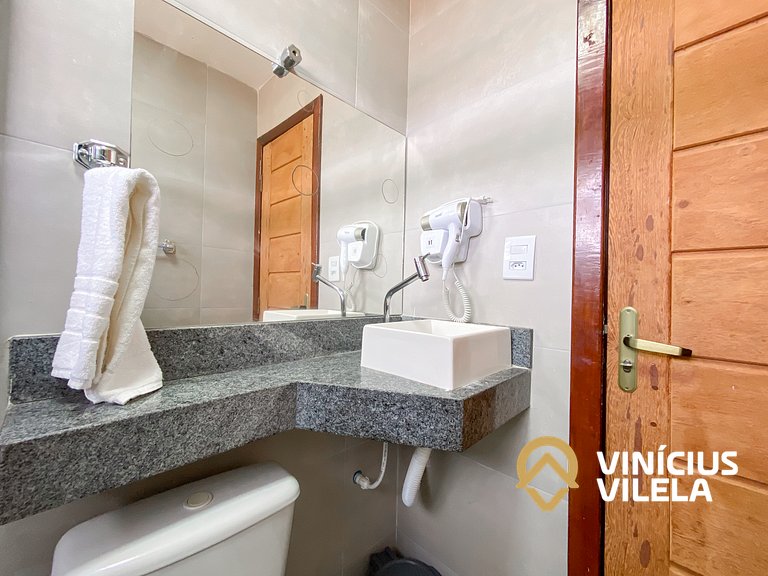 Casa com 3 suítes ambas com ar condicionado e TV, sala clima