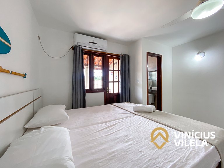 Casa com 3 suítes ambas com ar condicionado e TV, sala clima
