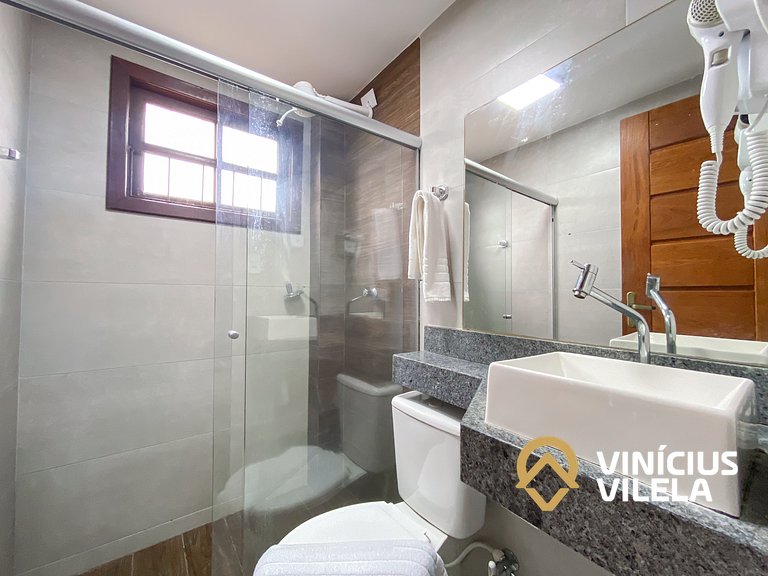 Casa com 3 suítes ambas com ar condicionado e TV, sala clima