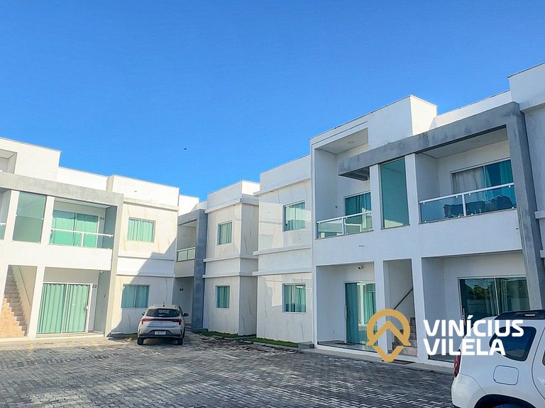Apto 2Q a 50m da praia de Taperapuã, com piscina, pavimento