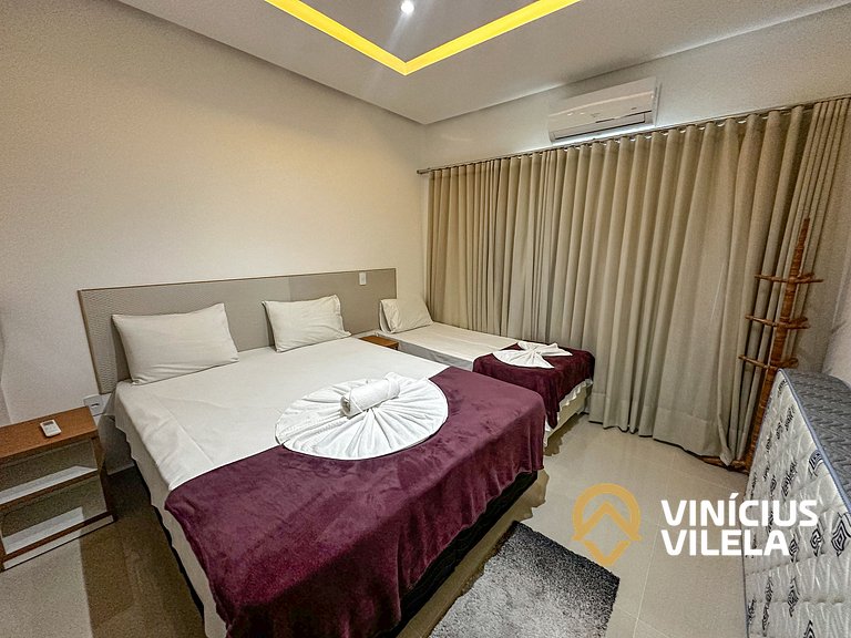 Apto 2Q a 50m da praia de Taperapuã, com piscina, pavimento