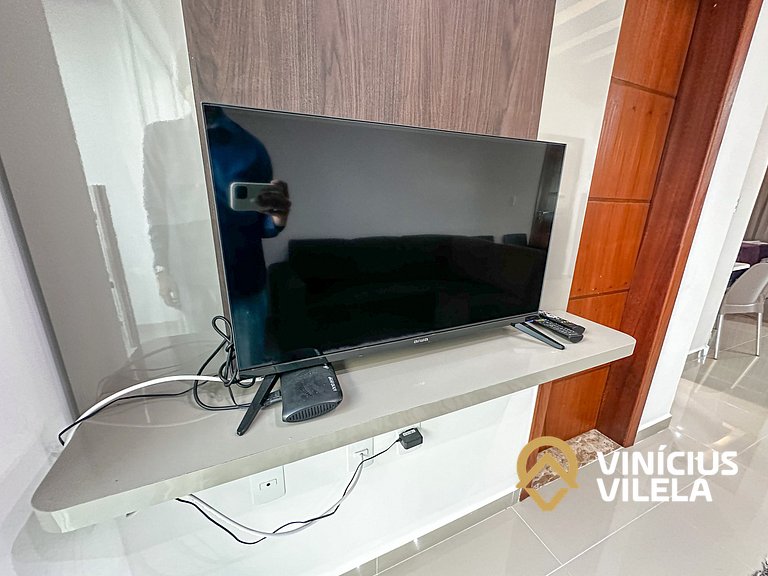 Apto 2Q a 50m da praia de Taperapuã, com piscina, pavimento