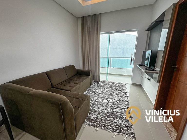 Apto 2Q a 50m da praia de Taperapuã, com piscina, pavimento