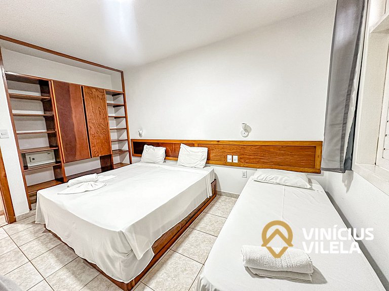 Flat 1 com quarto frente praia de Taperapuã