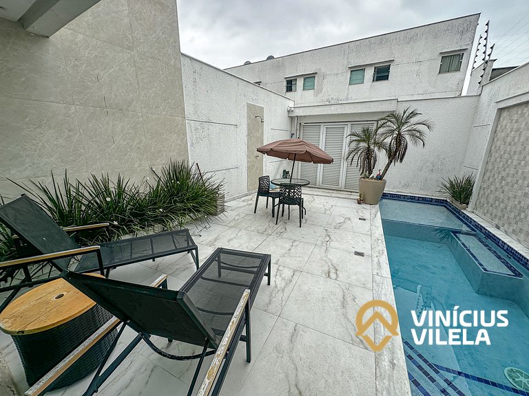 Casa com Piscina Privativa a 100m da Praia