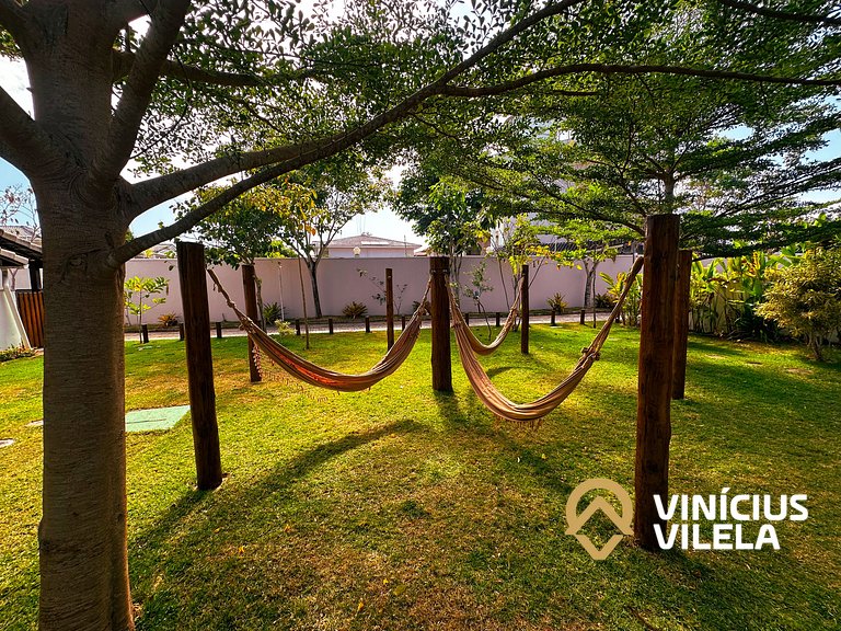 Casa toda climatizada com 2 suítes, gourmet privativo e inte