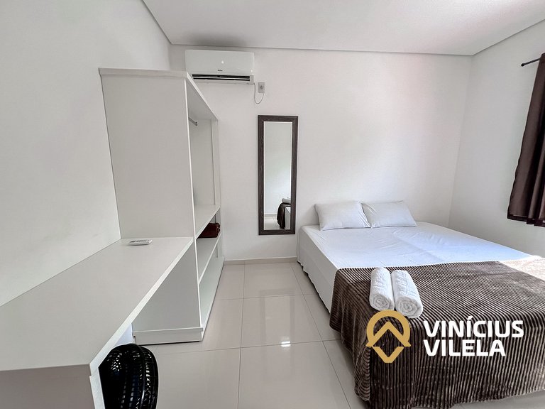 Apto 2Q  prox. a pria de Taperapuã (Vista piscina)