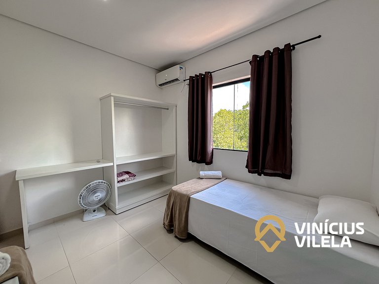 Apto 2Q  prox. a pria de Taperapuã (Vista piscina)